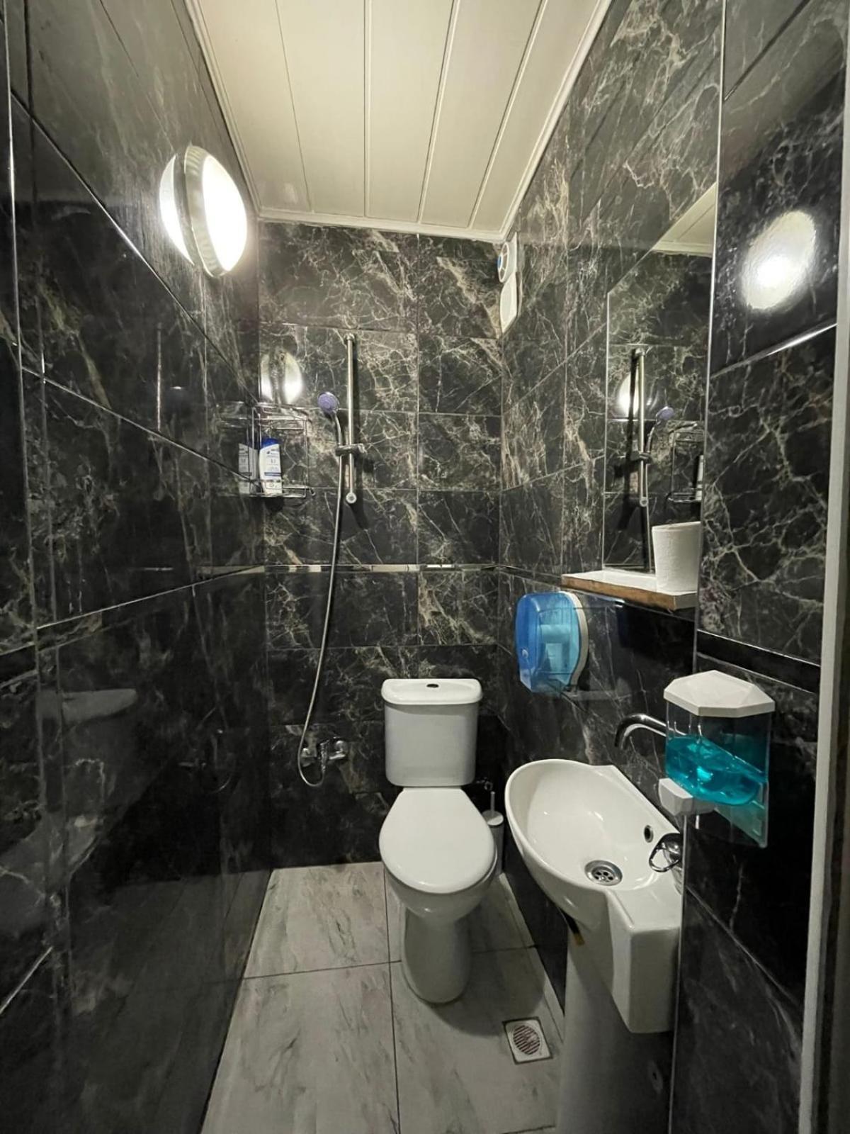 La Casa De Hotel Истанбул Екстериор снимка